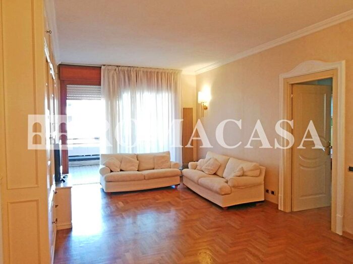 Appartamento quadrilocale in affitto in Viale della Grande Muraglia, Torrino, Roma