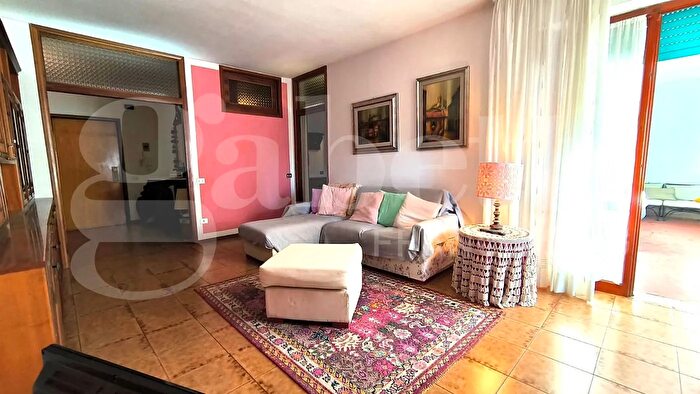 Appartamento con 5 locali in vendita in Follonica