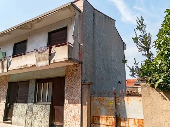 Casa con 5 locali in vendita in Busto Garolfo