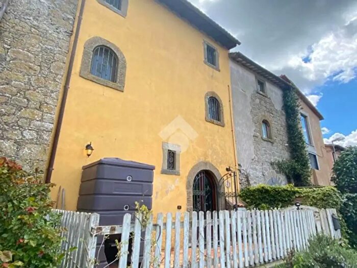 Casa con 7 locali in vendita in Via Casali, Montefiascone