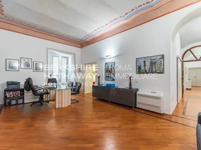 Appartamento trilocale in vendita in Viale Giulio Cesare, Roma