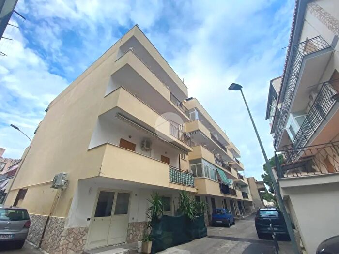 Appartamento trilocale in vendita in Via delle Palme, Isola Delle Femmine
