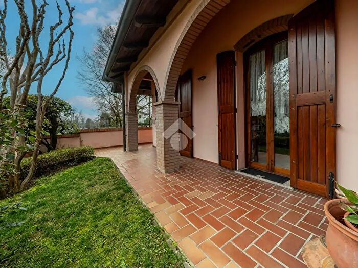 Casa con 7 locali in vendita in Via Enrico Fermi, Gattatico