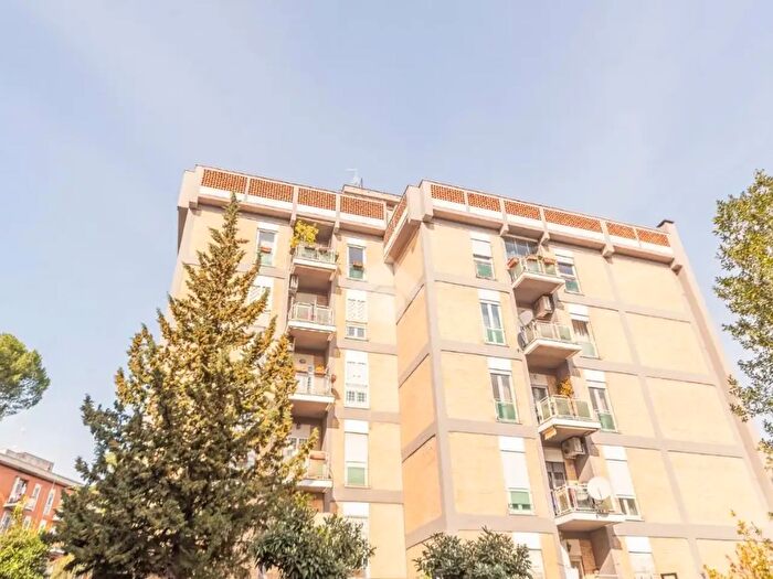 Appartamento trilocale in affitto in Via Ottorino Gentiloni, Roma