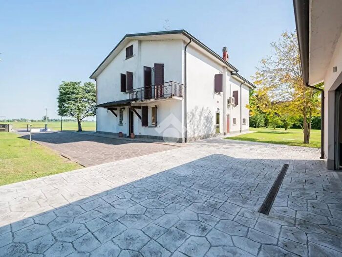 Casa con 5 locali in vendita in Strada Staffola, Gonzaga