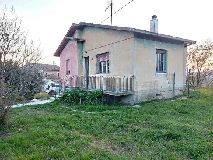 Casa con 5 locali in vendita in Via Belvedere Ostrense, Ostra