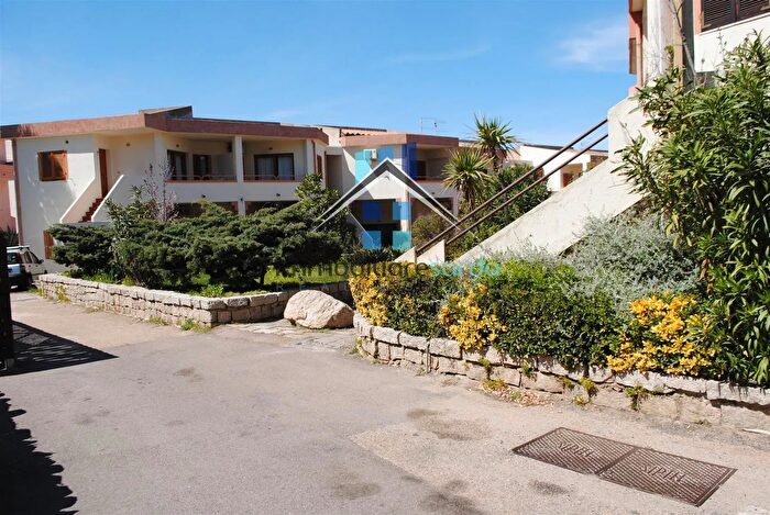 Appartamento trilocale in vendita in Via del Vecchio Marino, Palau