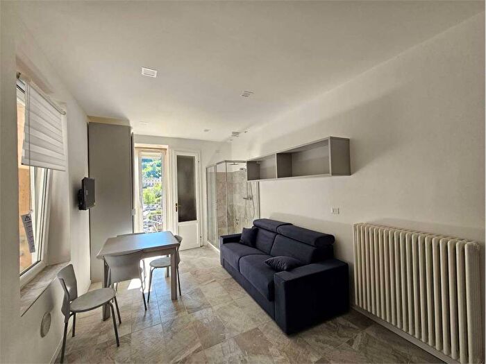 Appartamento monolocale in affitto in Via Cadorna, Borghi, Como