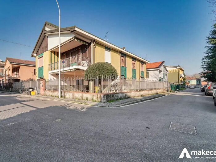 Casa con 5 locali in vendita in Via Achille Grandi, Melegnano