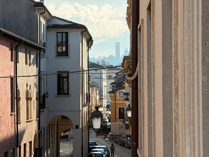 Appartamento quadrilocale in affitto in Contra Porta Santa Lucia, Centro Storico, Vicenza