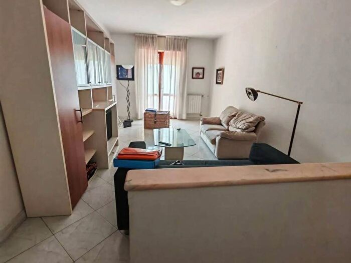 Appartamento quadrilocale in affitto in Viale Xx Settembre, Marina di Carrara, Carrara