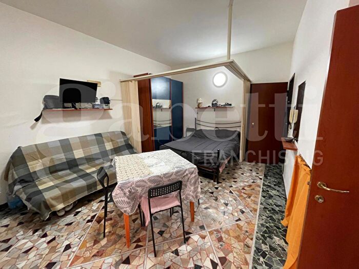 Appartamento bilocale in vendita in Vico Lungomare Caboto, Gaeta