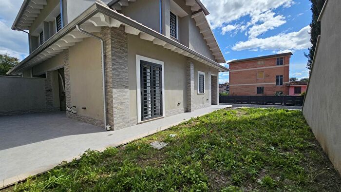 Casa quadrilocale in vendita in Via Venezia Tridentina, Fonte Nuova