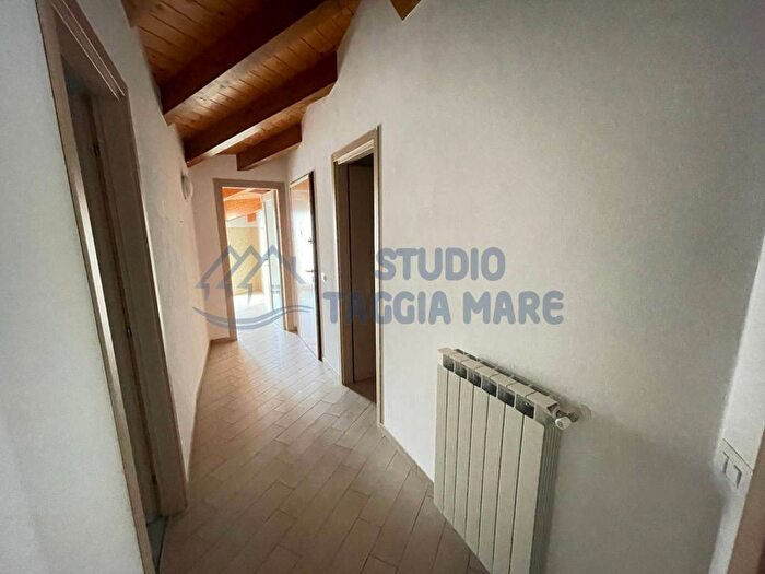 Appartamento trilocale in affitto in Viale Giuseppe Mazzini, Centro, Taggia