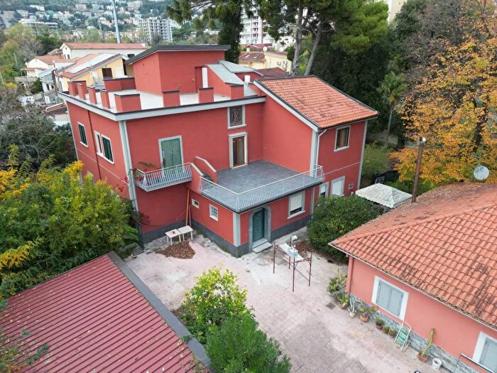 Casa con 6 locali in affitto in Via Picarielli, Torrione Alto Sala Abbagnano, Salerno