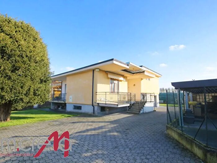 Casa con 5 locali in vendita in Viale Rimembranze, Sergnano
