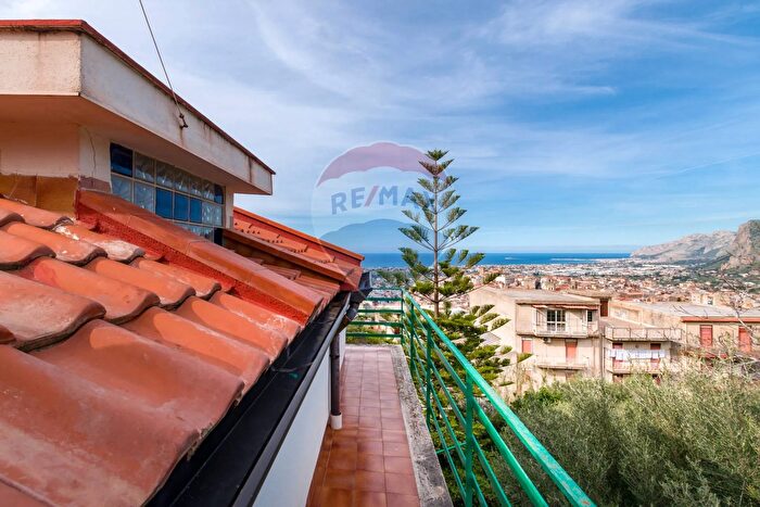 Casa con 7 locali in vendita in Via Palmitello, Carini