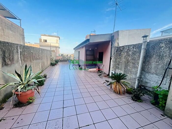 Casa con 5 locali in vendita in Via Domenico Farini, Comiso