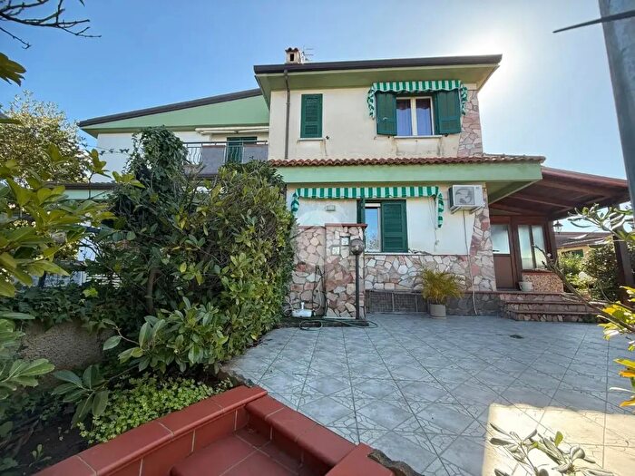 Casa quadrilocale in vendita in Viale Caravaggio, Scalea