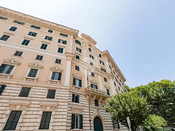 Appartamento trilocale in vendita in Largo Bernardino da Feltre, Roma