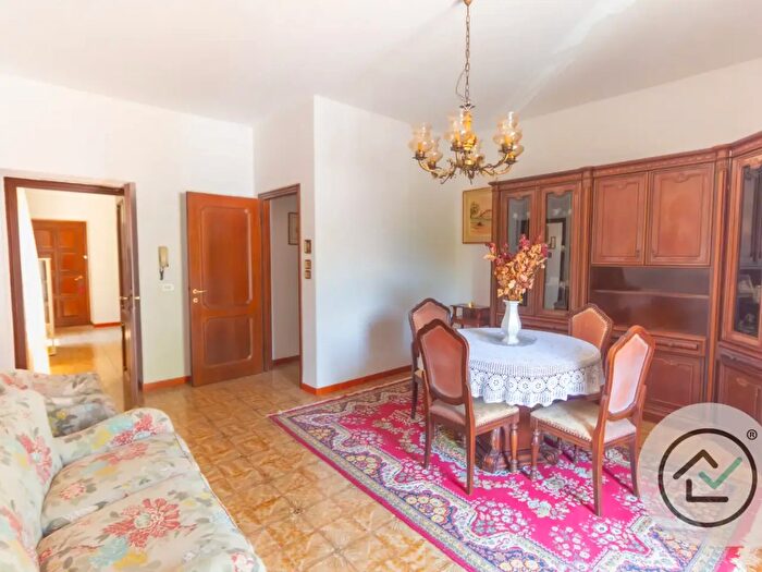 Casa con 7 locali in vendita in Via Roma, Ponte Lambro