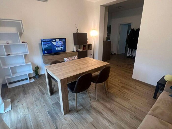 Appartamento trilocale in affitto in Via delle Genziane, Primaticcio, Milano