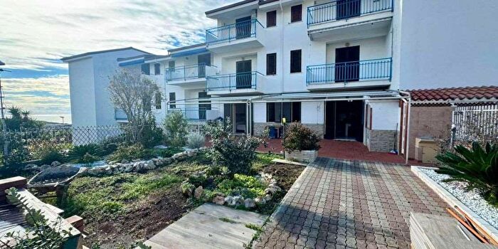 Appartamento trilocale in vendita in Via Faro, Scalea