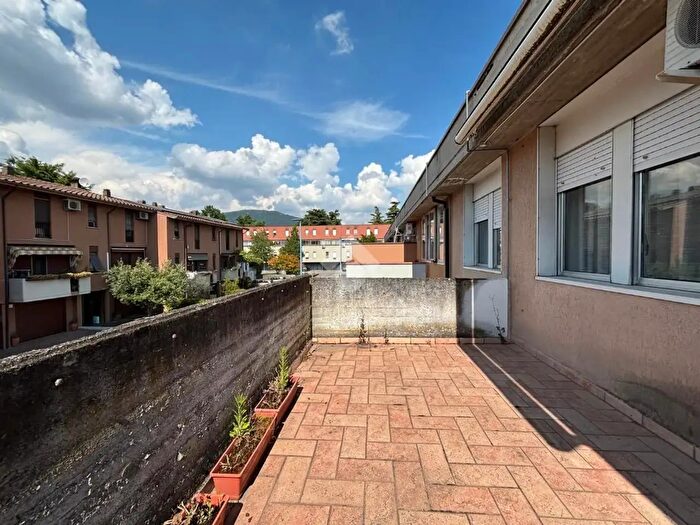 Casa quadrilocale in vendita in Via Tiziano, Brescia
