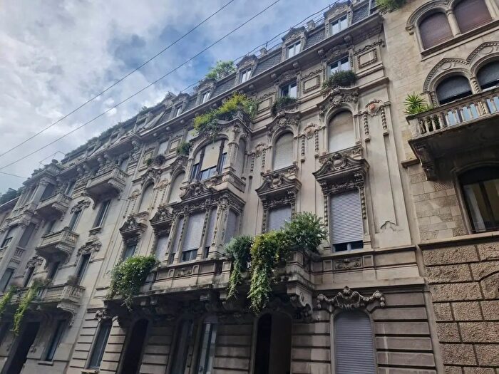 Appartamento trilocale in affitto in Via Vivaio, Milano