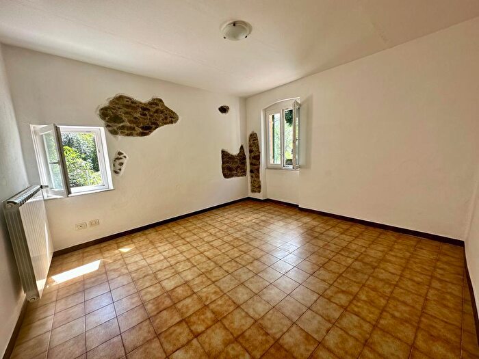 Casa quadrilocale in vendita in Follo