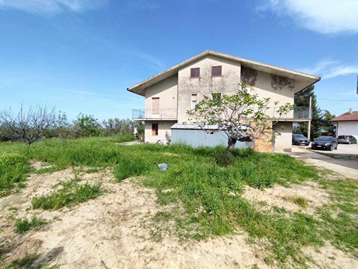 Casa con 11 locali in vendita in Via Tratturo, Giuliano Teatino