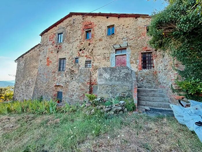 Casa con 10 locali in vendita in Via di Luparello, Pistoia