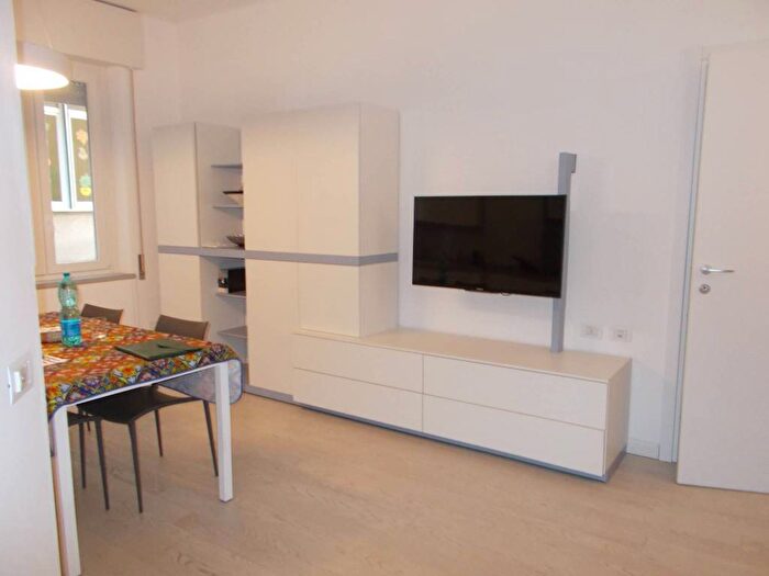 Appartamento trilocale in affitto in Via San Benedetto, Centro Interno Ferrovia, Rapallo