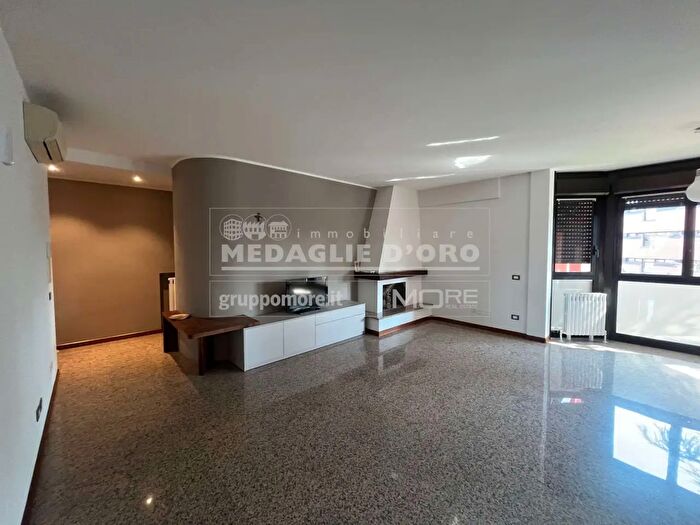 Appartamento quadrilocale in affitto in AdZe VLe Buon Pastore, Modena