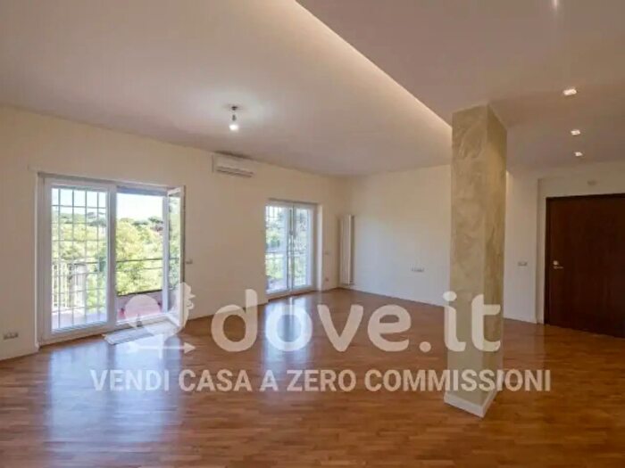 Appartamento quadrilocale in vendita in Piazza Giuseppe Frua, Roma