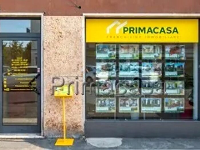 Appartamento trilocale in vendita in Piazza Risorgimento, Verona