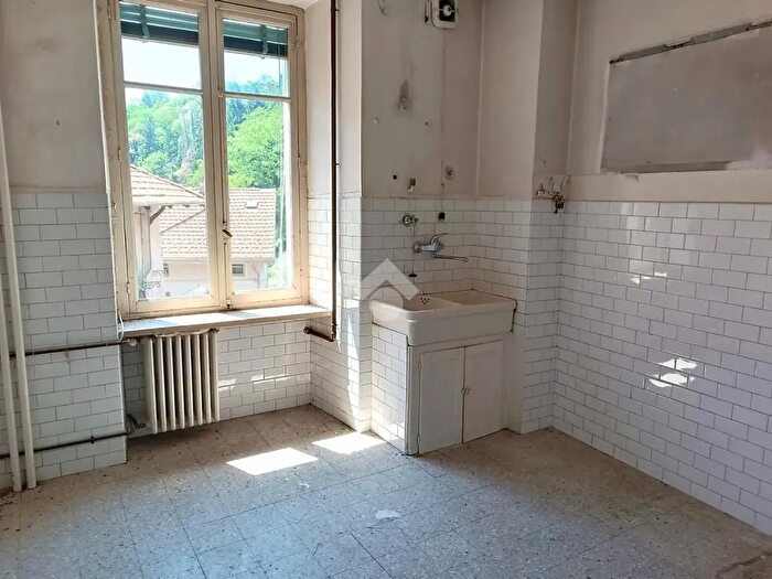 Appartamento con 5 locali in vendita in Via Batur, Valdilana