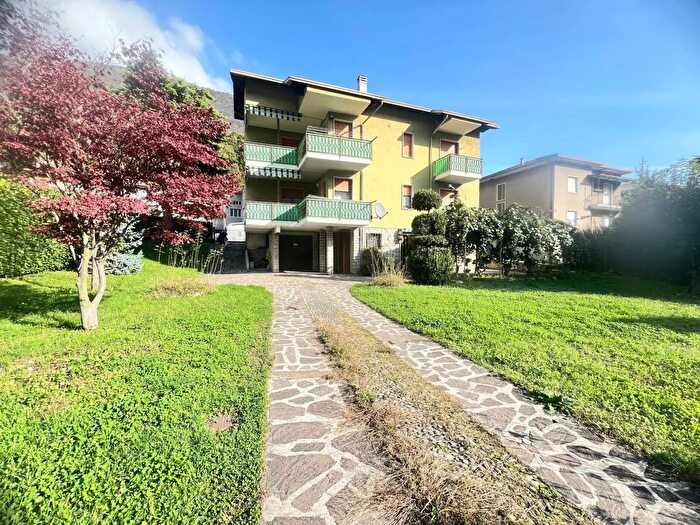 Casa con 9 locali in vendita in Via Nazionale Endine Gaiano, Endine Gaiano