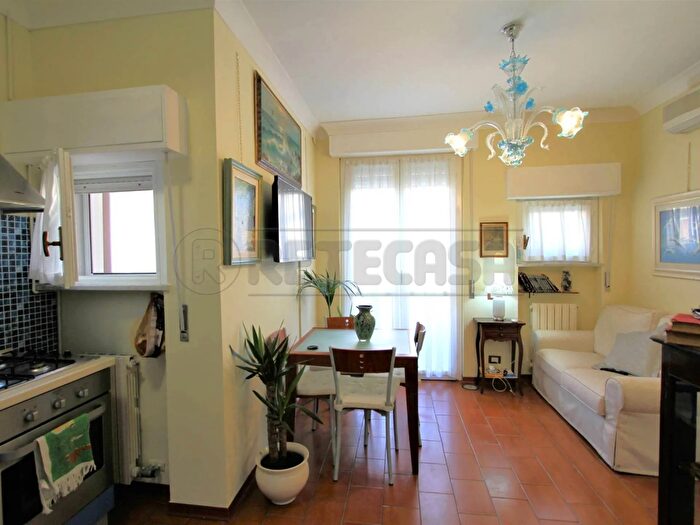 Appartamento bilocale in vendita in Via Pandolfino, Massa