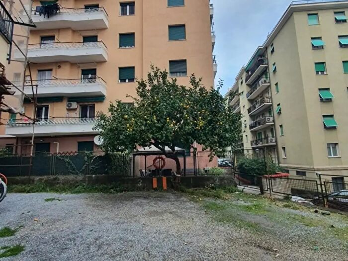 Appartamento con 6 locali in vendita in Via Giovanni Arrivabene, Genova