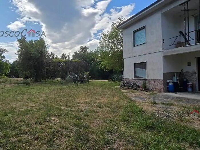 Casa con 14 locali in vendita in Castelfranco Di Sotto