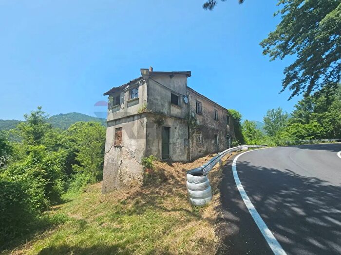 Casa con 5 locali in vendita in Località Laccio Snc, Torriglia