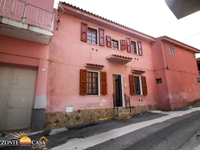 Casa con 5 locali in vendita in Via Monte Grappa, Torpè