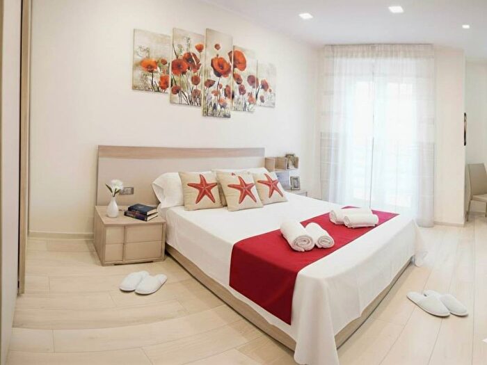 Appartamento trilocale in affitto in Via Augusto Armelio, Porto Maurizio, Imperia