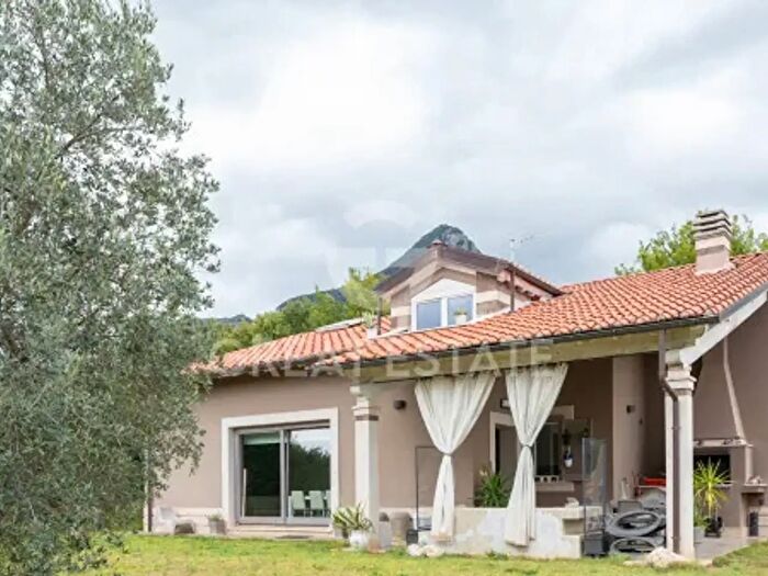 Casa con 6 locali in vendita in Via della Lince, Terni