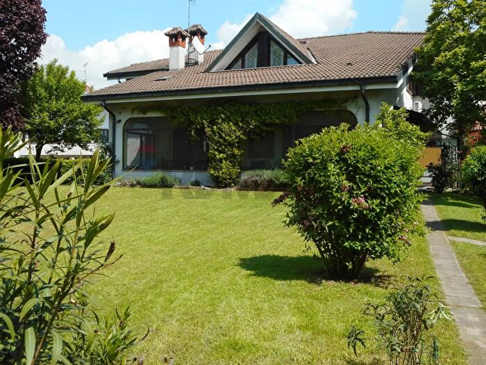 Casa con 8 locali in vendita in Via della Misericordia Sesto Ulteriano MI, San Giuliano Milanese
