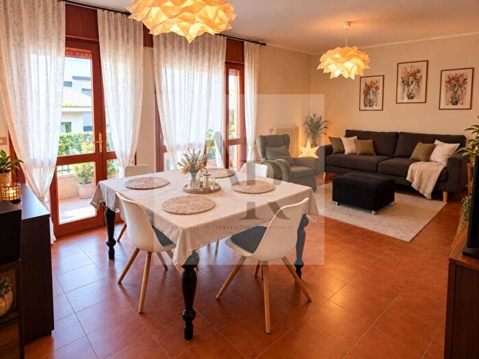 Appartamento con 6 locali in affitto in Via Quattro Novembre, Centro, Stra
