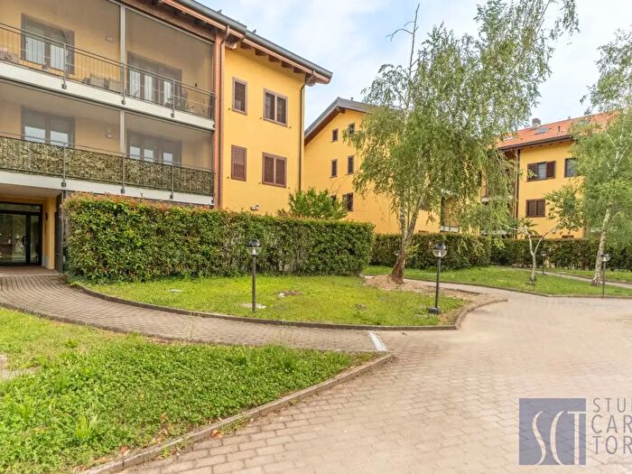 Appartamento trilocale in vendita in Via Romeo Salvini, Trezzano Sul Naviglio