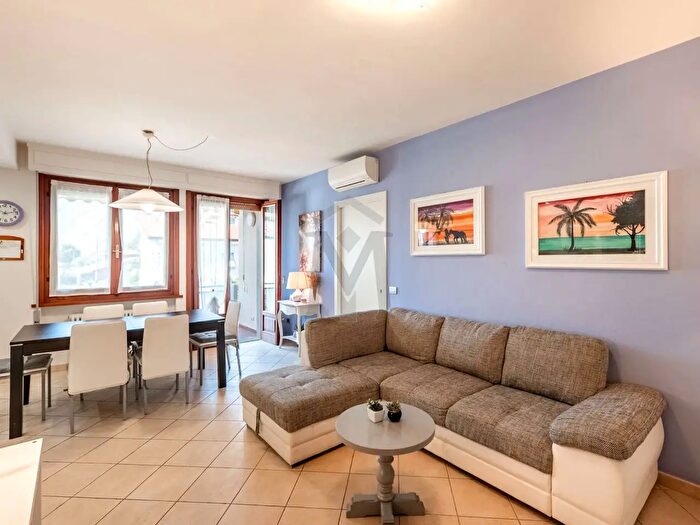Appartamento quadrilocale in vendita in Via Enrico Mattei, Massa