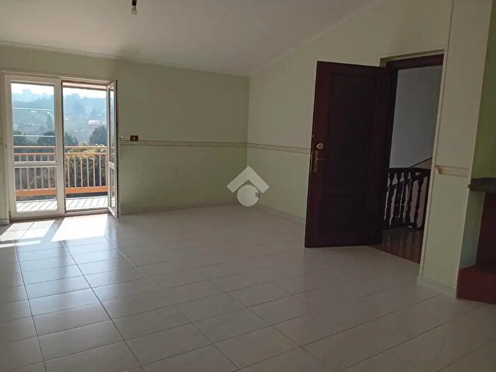 Casa con 6 locali in vendita in Contrada Tufarole, Avellino